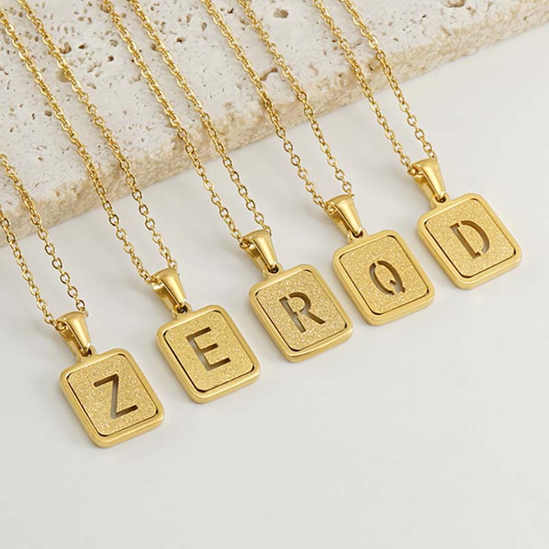 Colar com Inicial em Aço Inoxidável